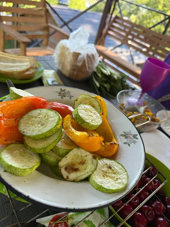 Дом в дубовой роще у реки
