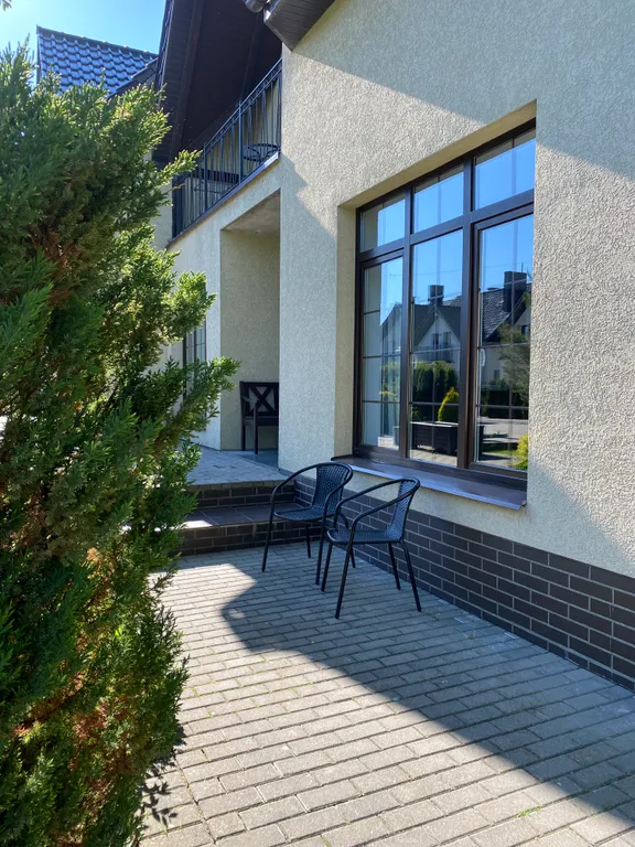 Коттедж с отдельным входом и видом на сад