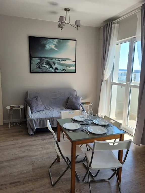 Современная студия у моря с видом на бассейн и горы