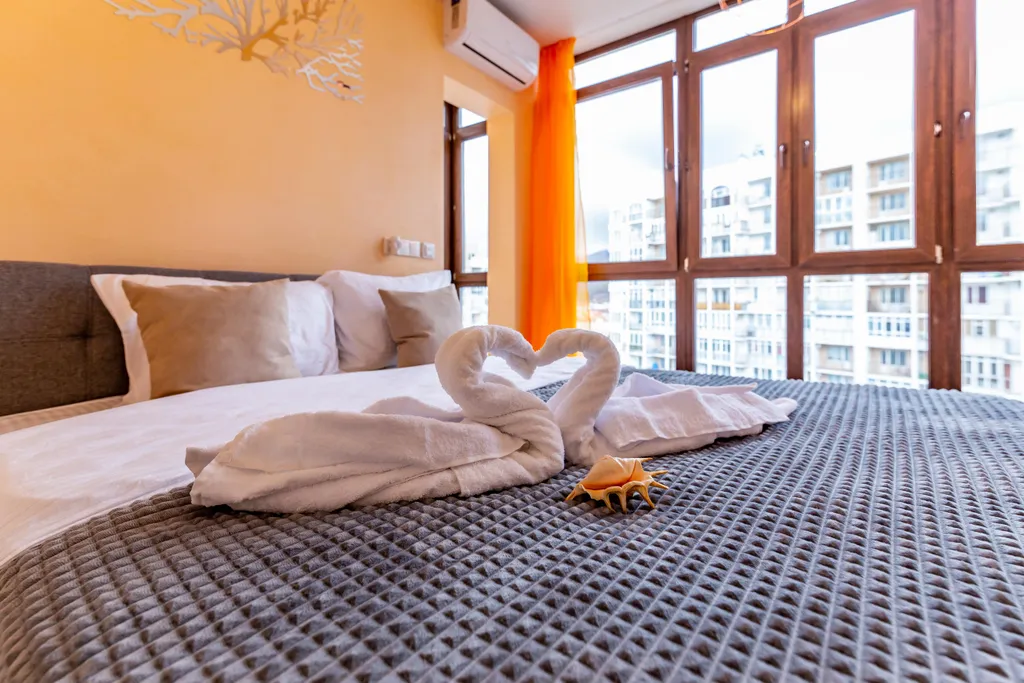 Квартира Двухкомнатная квартира класса комфорт с панорамным остеклением ветер гор — Геленджик