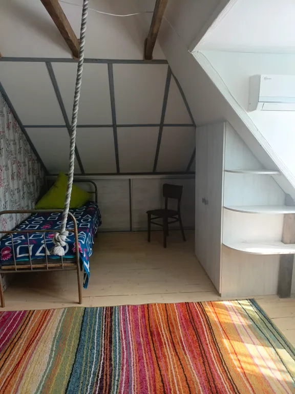 Большой дом с бассейном, просторным залом беседкой и детским домиком