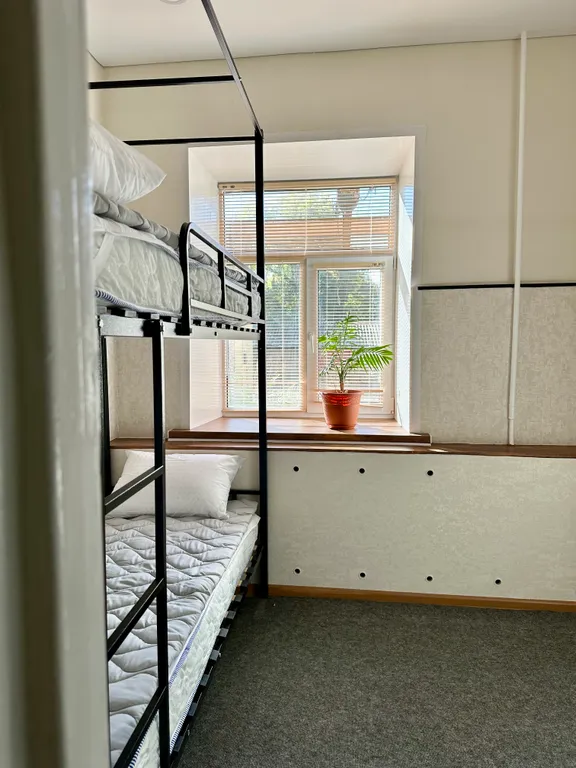 Апартаменты на 12 человек с отдельным входом в центре города и парковк