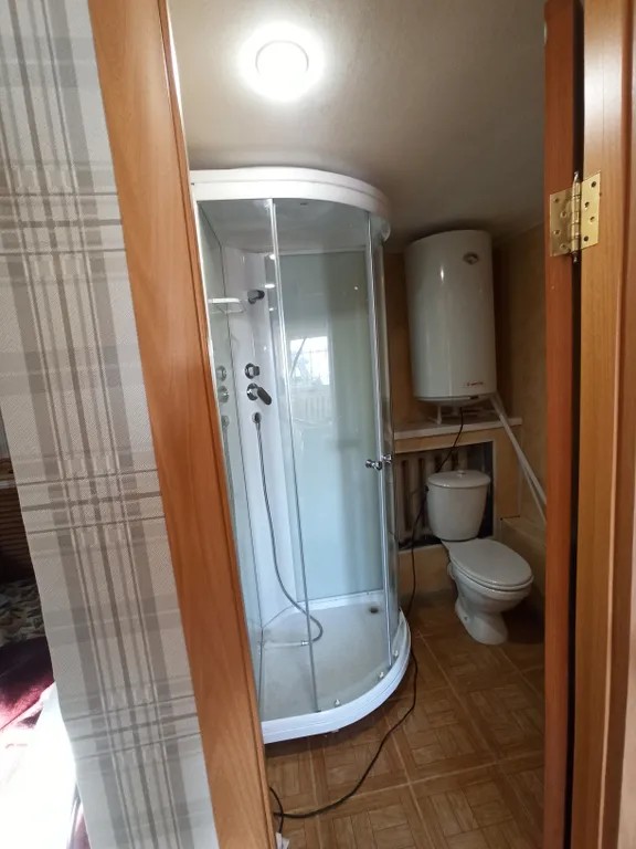 Домик с видом на озеро