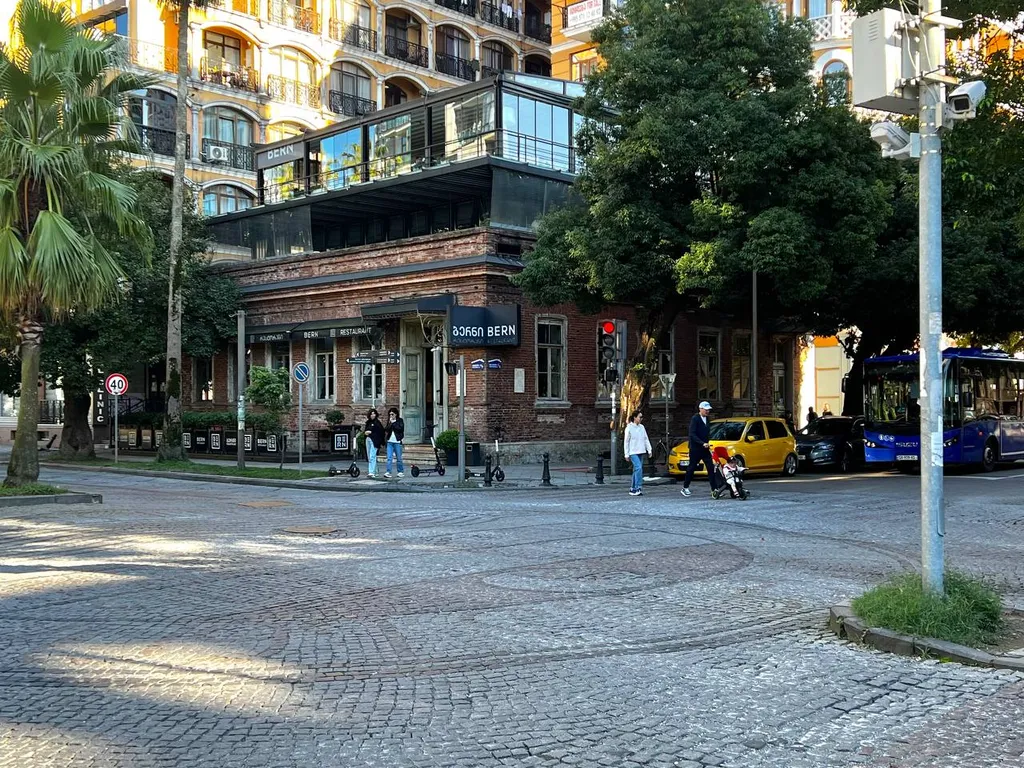 Трехкомнатная квартира на берегу моря, Porta Batumi Tower