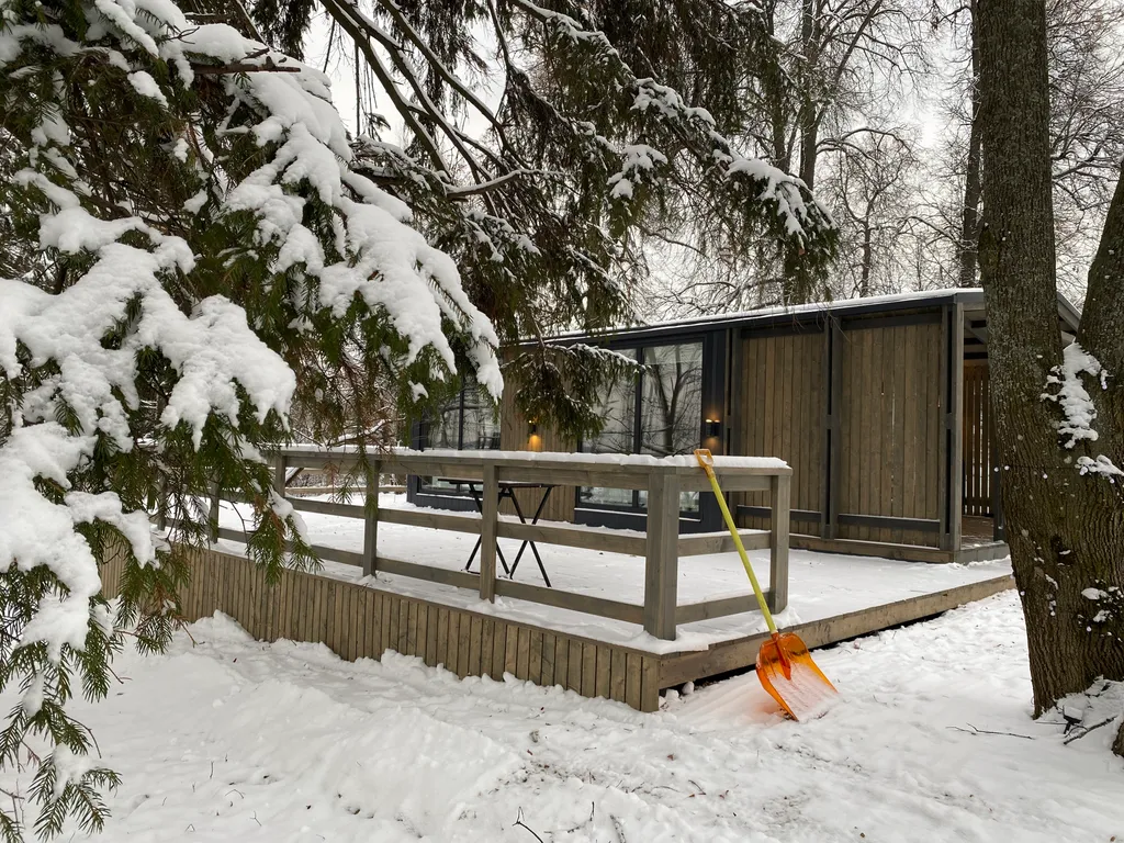 Коттедж Домик Хирви уютный коттедж на отдельном участке с вековыми деревьями — Москва