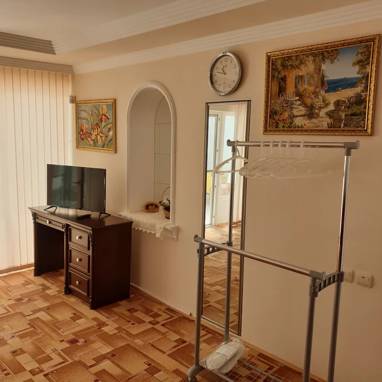 Уютный элленг с двориком Счастье на набережной Чёрного моря для двоих