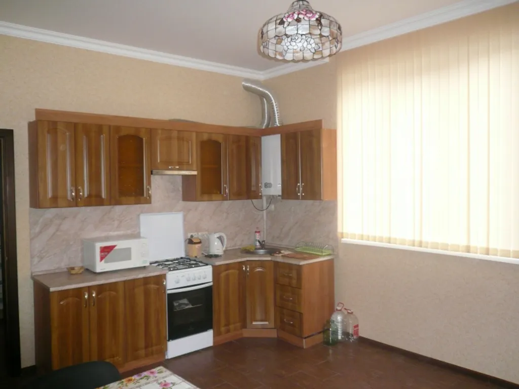 Квартира со своим двором на Виктории