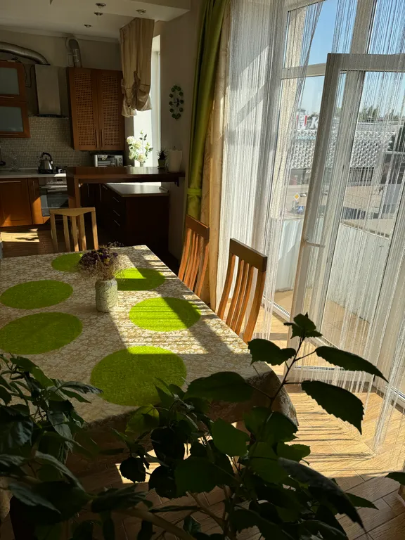 Большая 3-комнатная квартира в самом центре на площади