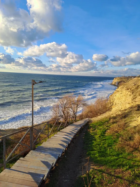 Уютная студия на высоком берегу рядом с морем