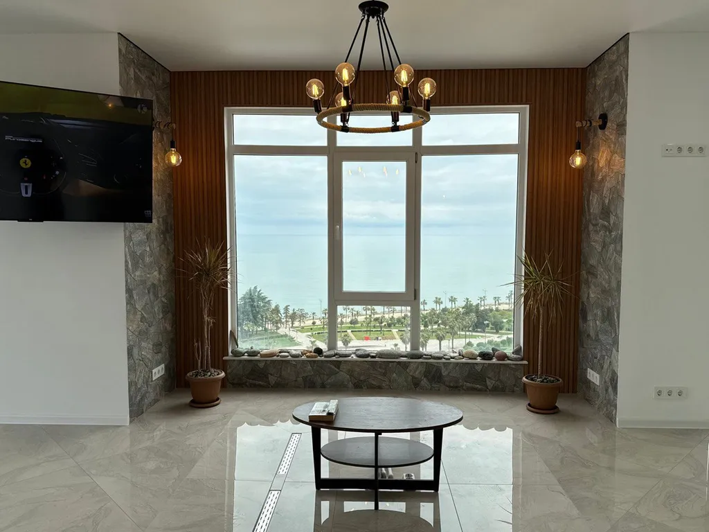 Дизайнерская квартира с прямым видом на море в премиальном комплексе