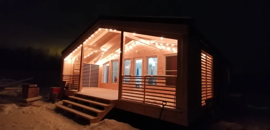 Дом с панорамными окнами на участке 10 соток