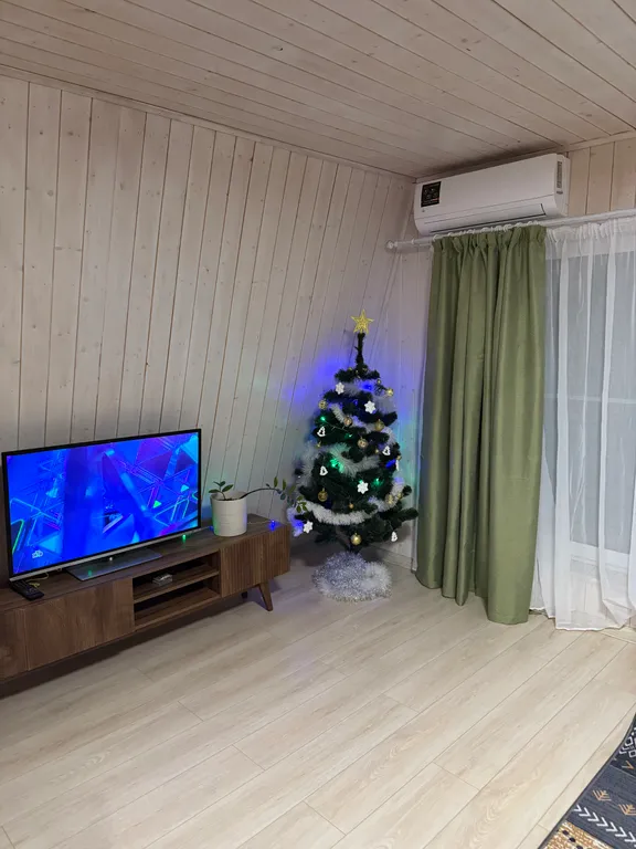 Уютный дом a-frame на окраине леса