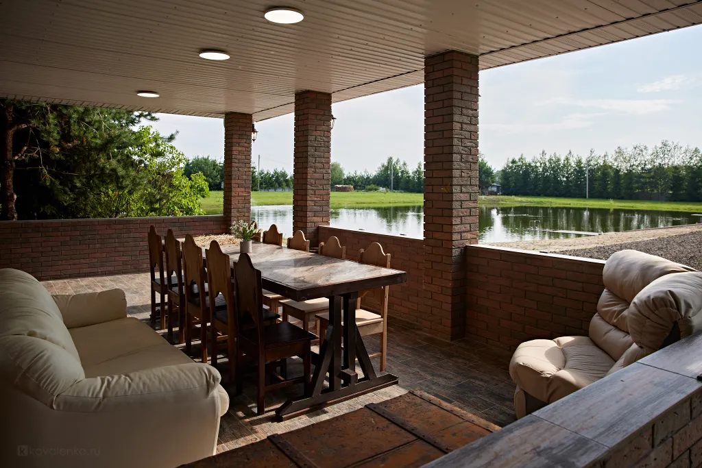 Дом на берегу озера