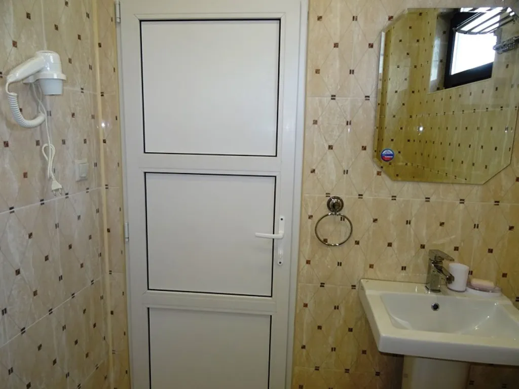 Трехместный улучшенный номер без балкона