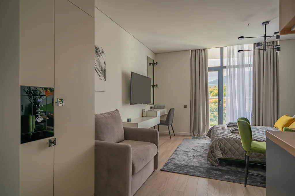 Дизайнерская студия LS-GREEN с боковым видом на море с 13 этажа