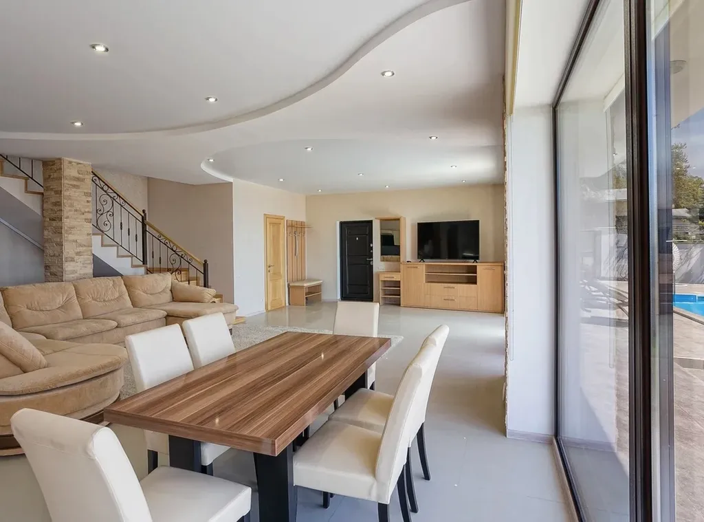 Коттедж Шикарная вилла в Массандровском парке — Ялта