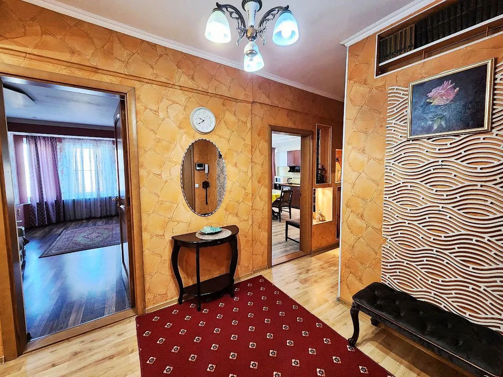 Просторная квартира в центре у моря