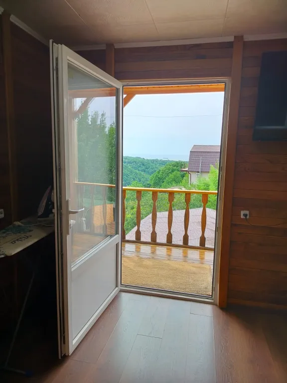 Уютный дом с видом на море и лес