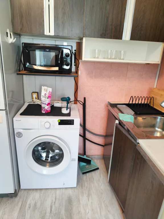 Двухкомнатная квартира около Ольгина пруда в центре Петергофа