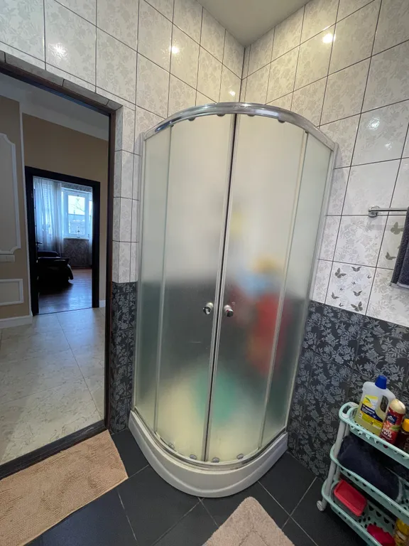 Уютный дом с бассейном и садом с видом на горы и море