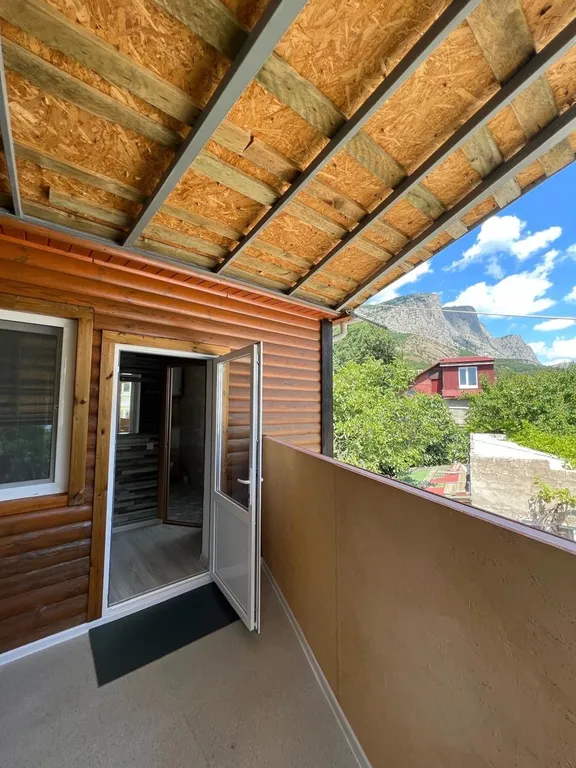 Сдается второй этаж в двухэтажном доме с большой мансардой