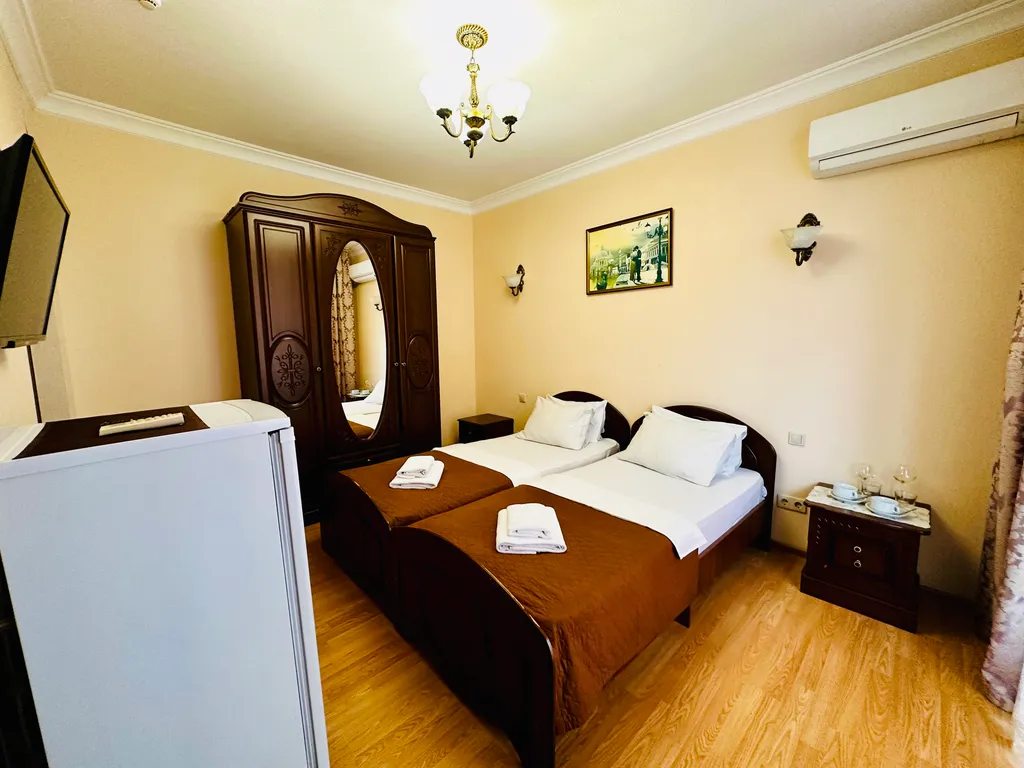 Квартира Уютные номера с БАЛКОНОМ и видом на море/горы на 1 линии в Адлере! — аренда посуточно в Адлер