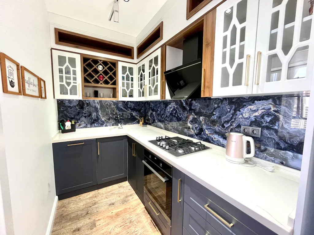 Двухкомнатный апартамент с восхитительным видом на парк и море