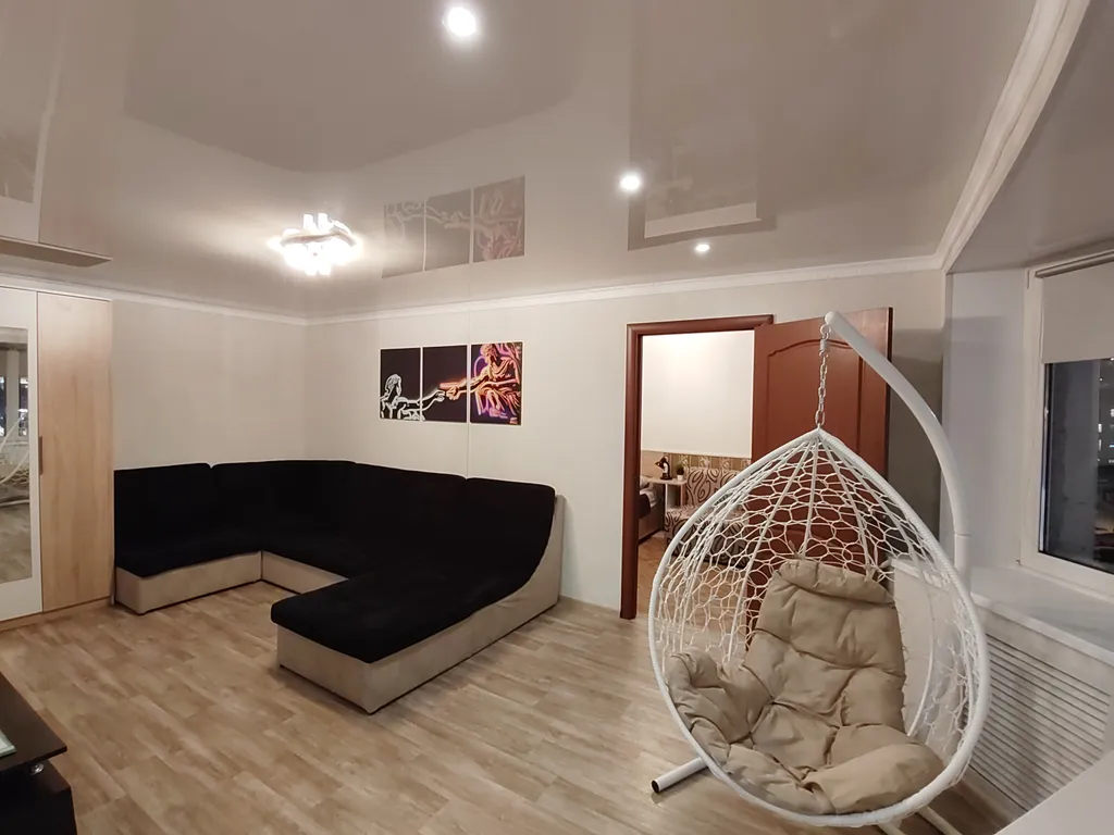 Студийного плана двухкомнатная квартира с шикарным видом на площадь Пять Углов