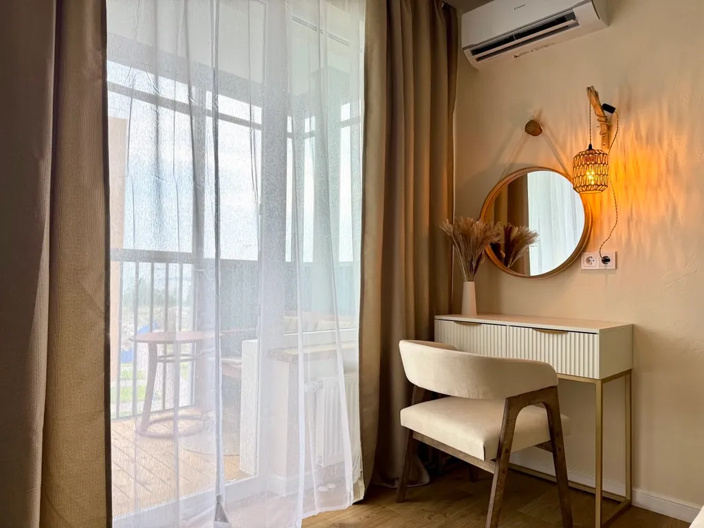 Студия бохо у набережной, с сауной, массажным креслом, проектором