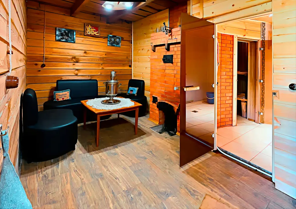 Хутор Избушка на опушке леса, возле реки