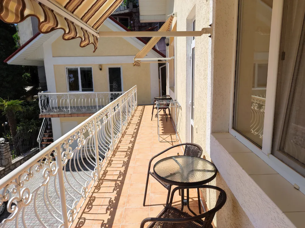 Комната у Воронцовского парка с видом на море