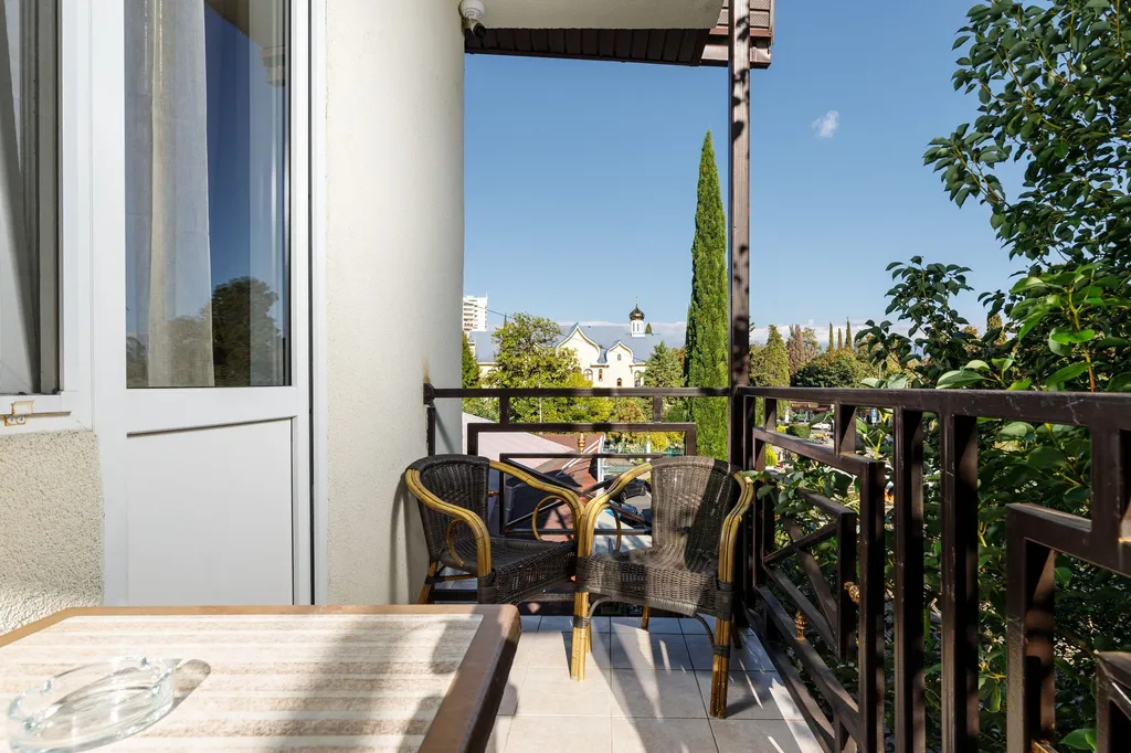 Квартира Апартаменты с балконом и видом на аллею — Адлер