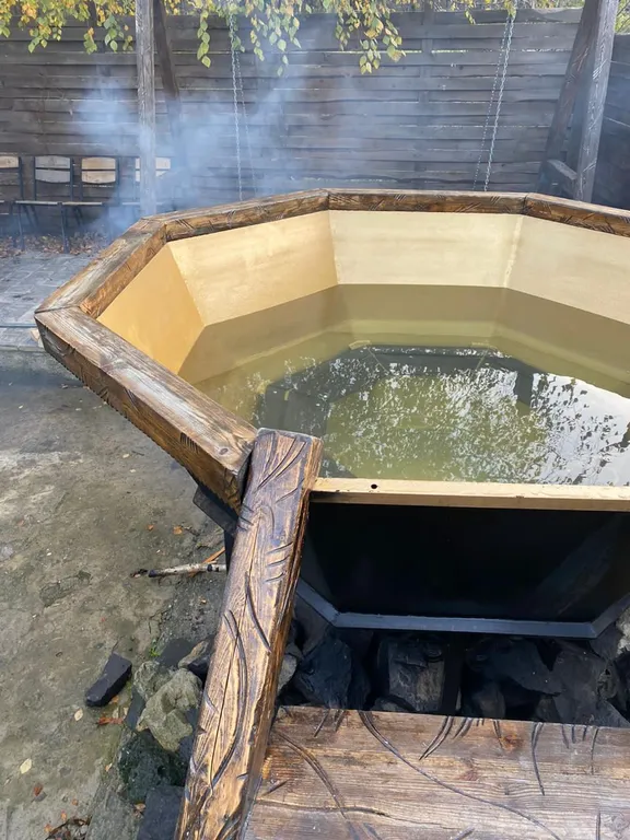 Большой дом с баней, бассейном, мангалом и парковкой