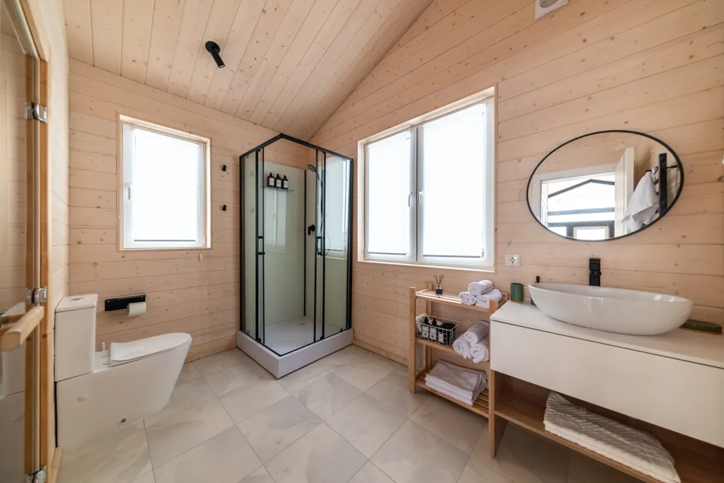 Стильный барнхаус с сауной, камином и панорамой