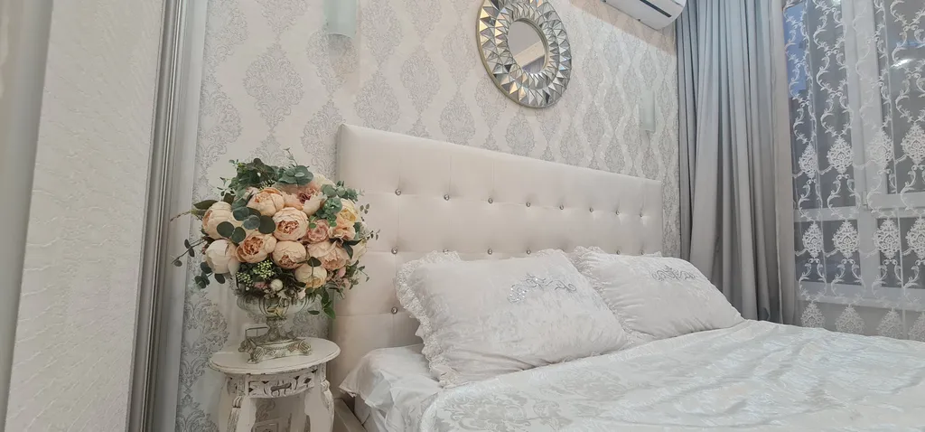 Шикарная 4-комнатная квартира у моря (Royal Apartment on Krymskaya 22)