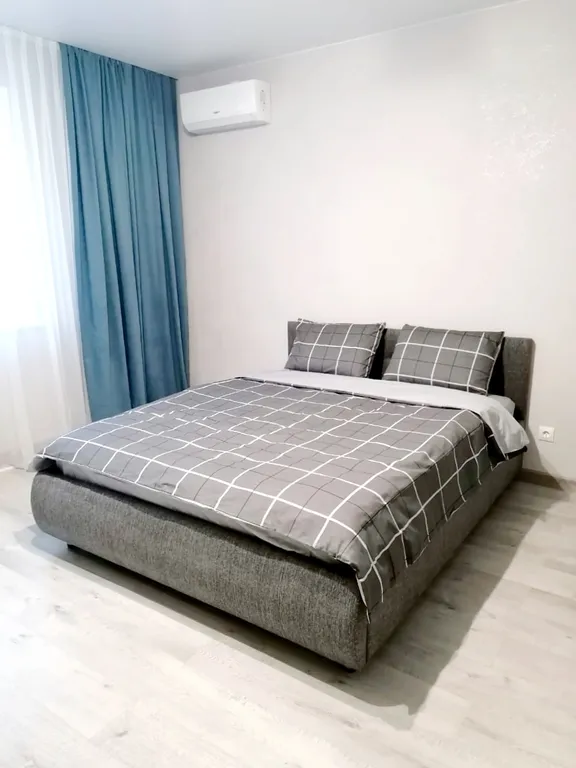 Просторная, светлая квартира рядом с лучшим пляжем города — аренда посуточно в Новороссийск