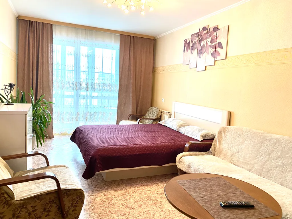 Квартира в центре города в тихом дворике с видом из окон на парк