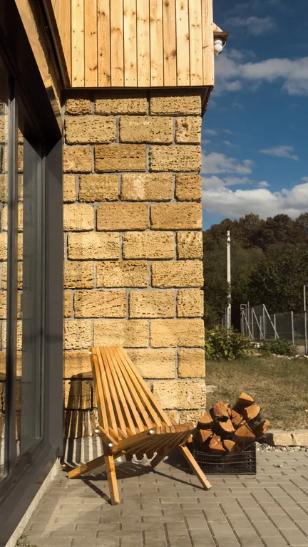 Дом с чаном у Гуамского ущелья