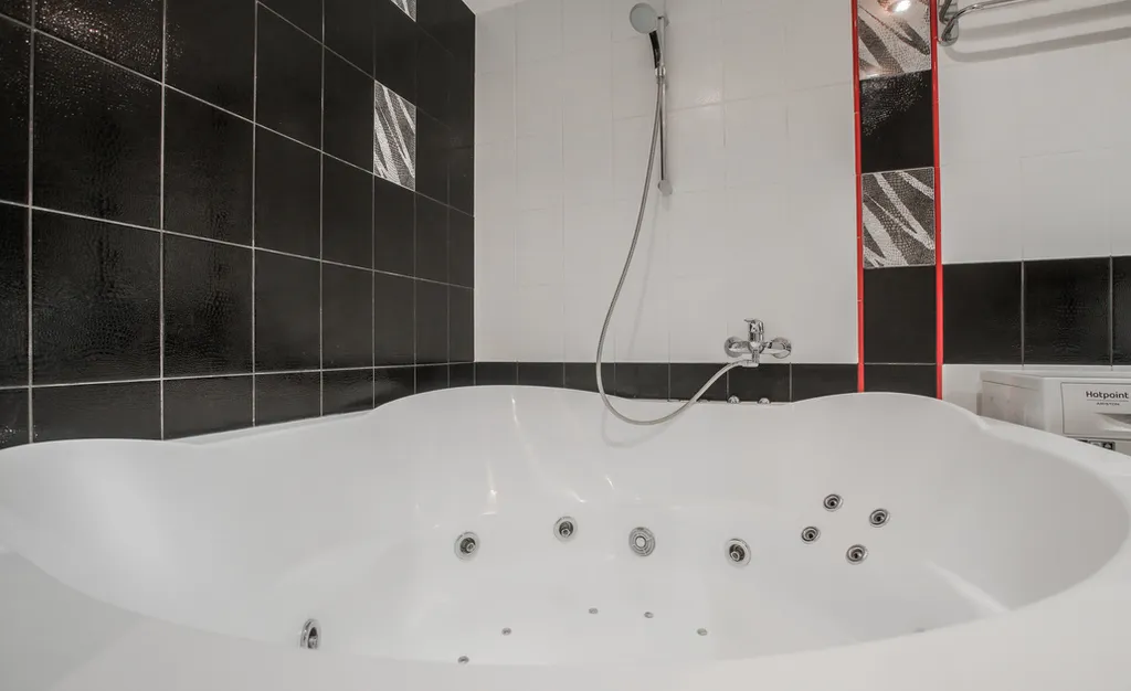 Студия с джакузи