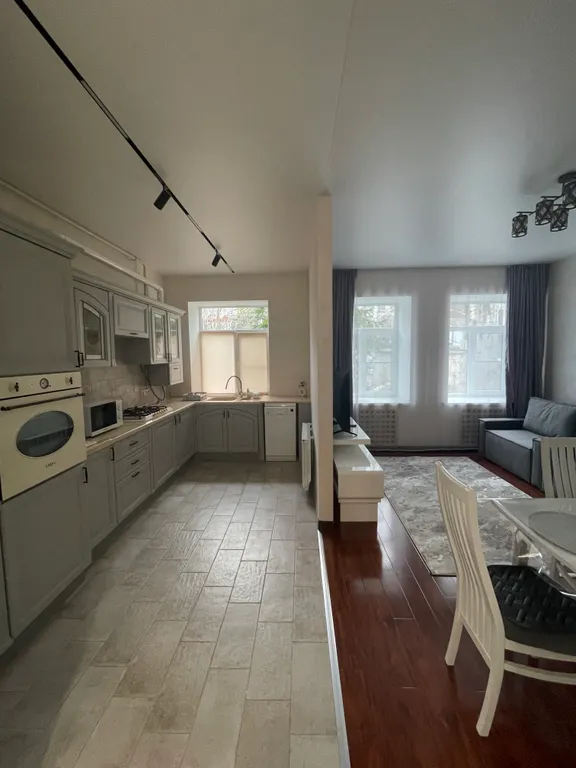 Большая, уютная двухкомнатная квартира с евроремонтом в центре города