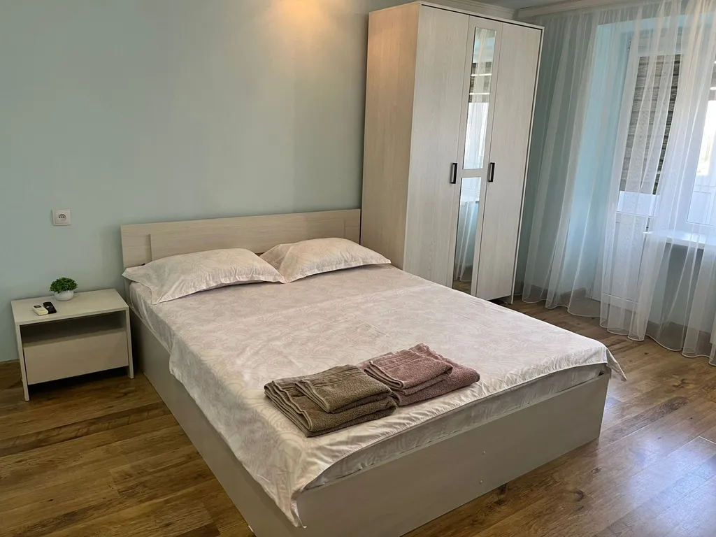 Однокомнатная квартира в районе ЖД вокзала со всеми удобствами и мебелью