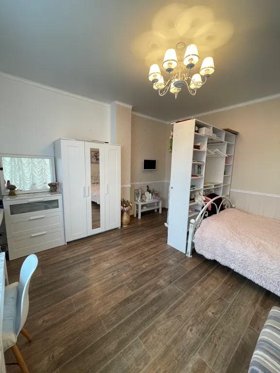 Уютный дом с бассейном и садом с видом на горы и море