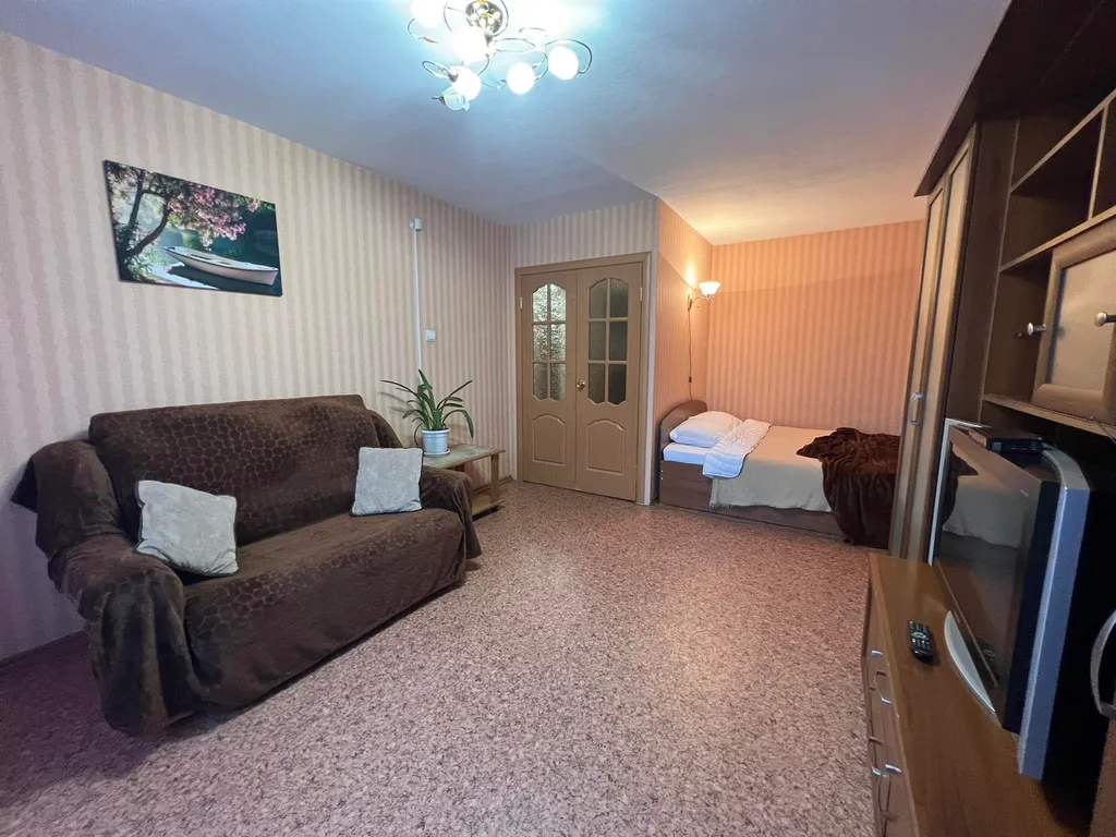 Квартира на 8 этаже с большой кухней и двумя балконами