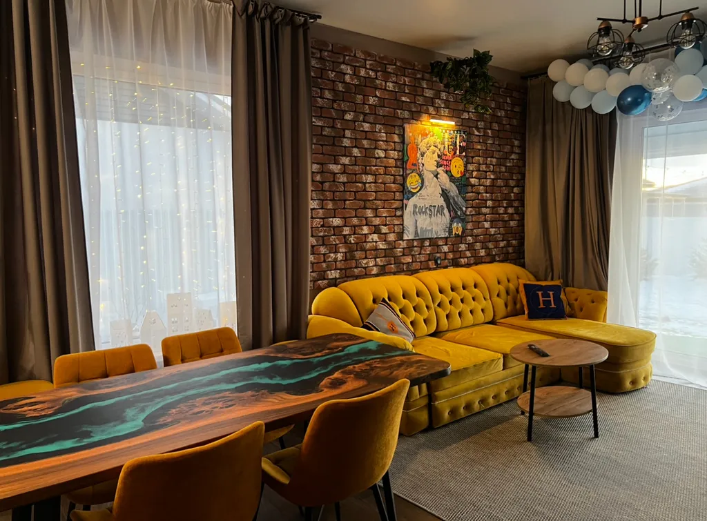 Уютный дом с видом на закат