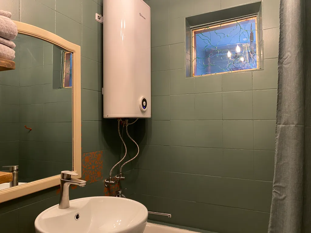 Уютная студия с дизайнерским ремонтом с видом на море и остров Петров