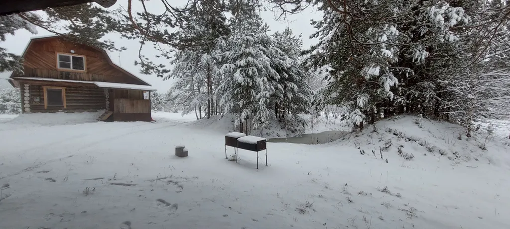 Домик в окружении гор