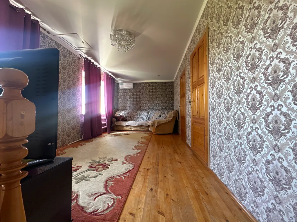 Частный дом с беседкой