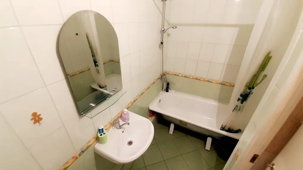 Рядом ТРЦ Огни и ТРЦ Весна