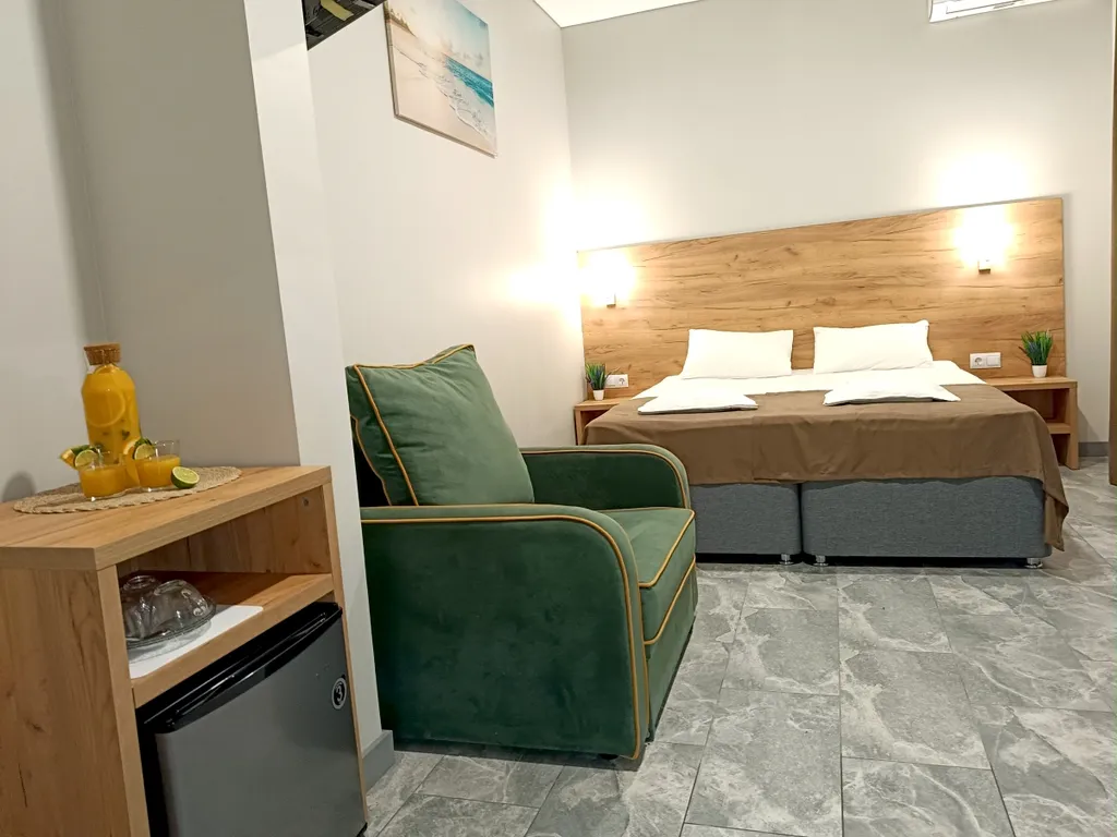 Трехместный номер с выходом во двор