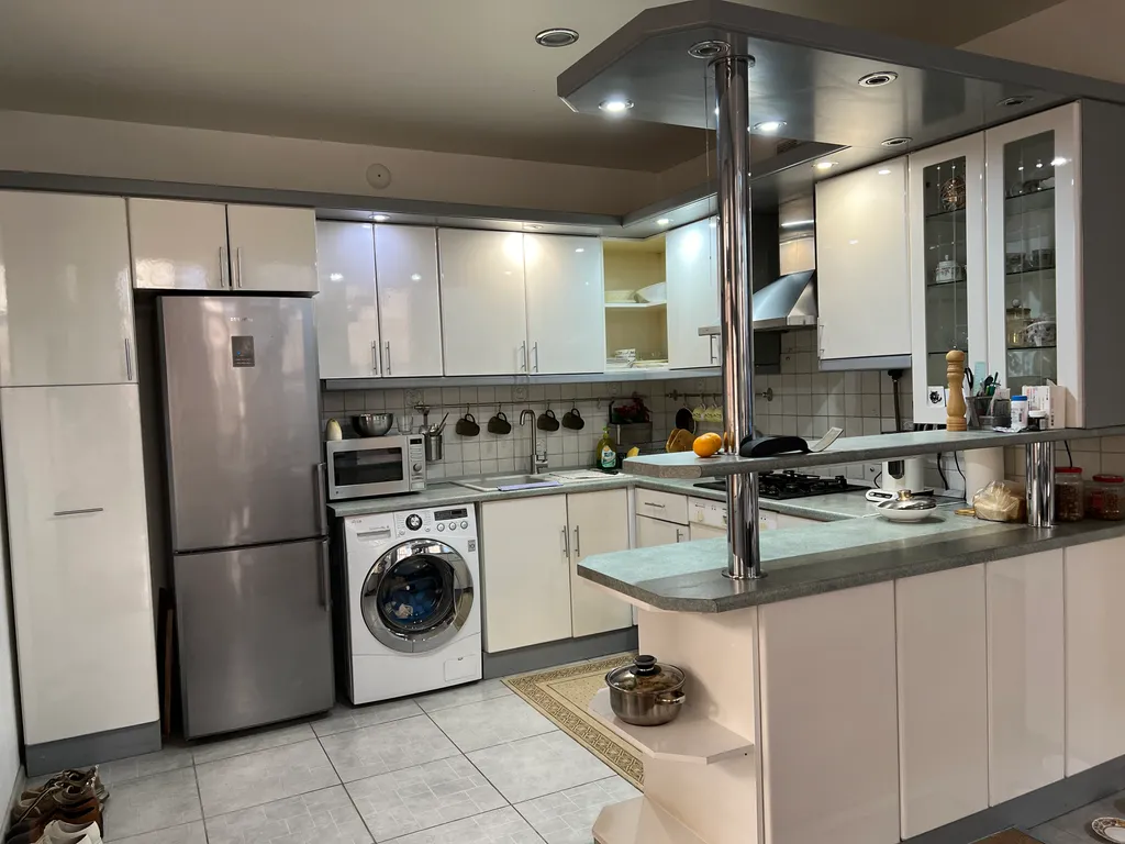 Уютный 2-х этажный дом в центре города, 650 м от моря